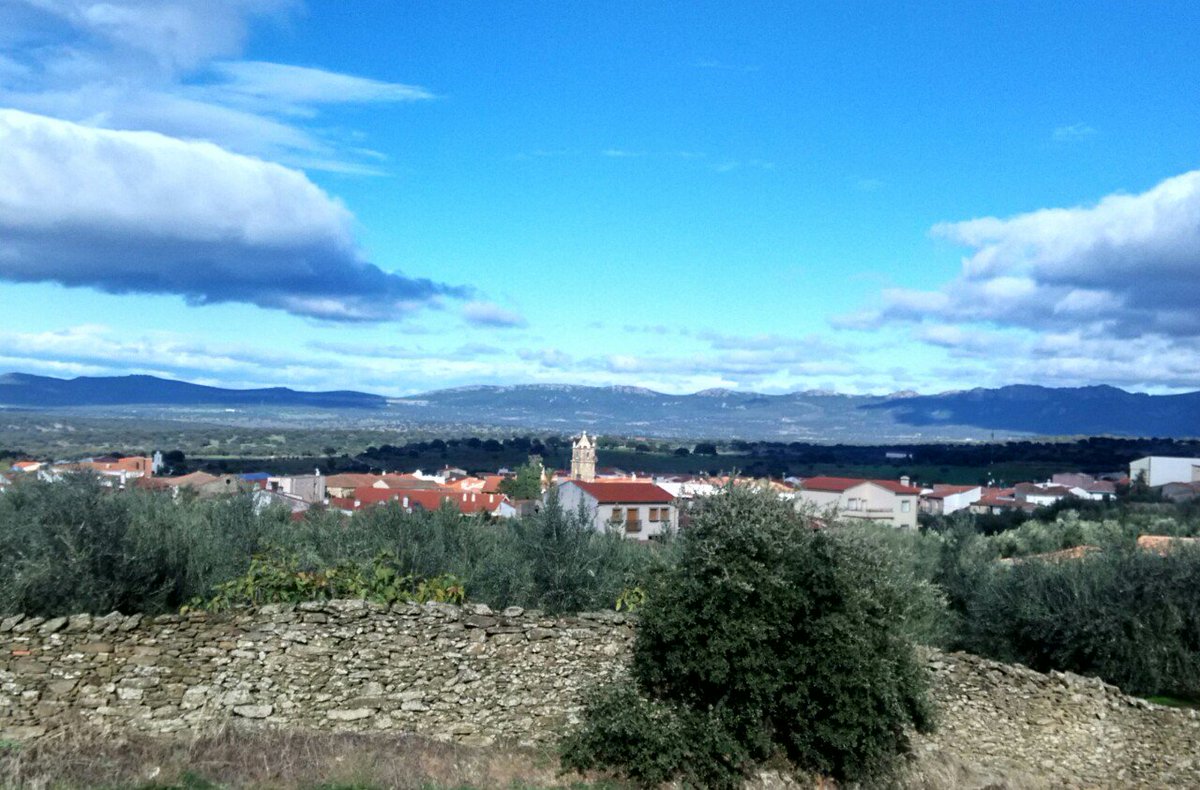 AlbaCastroF's tweet photo. Cuando brilla la torre de la iglesia con el sol, parece de marfil 😍😍😍😍😍 mipuebloyyo https://t.co/JgurAuEENm