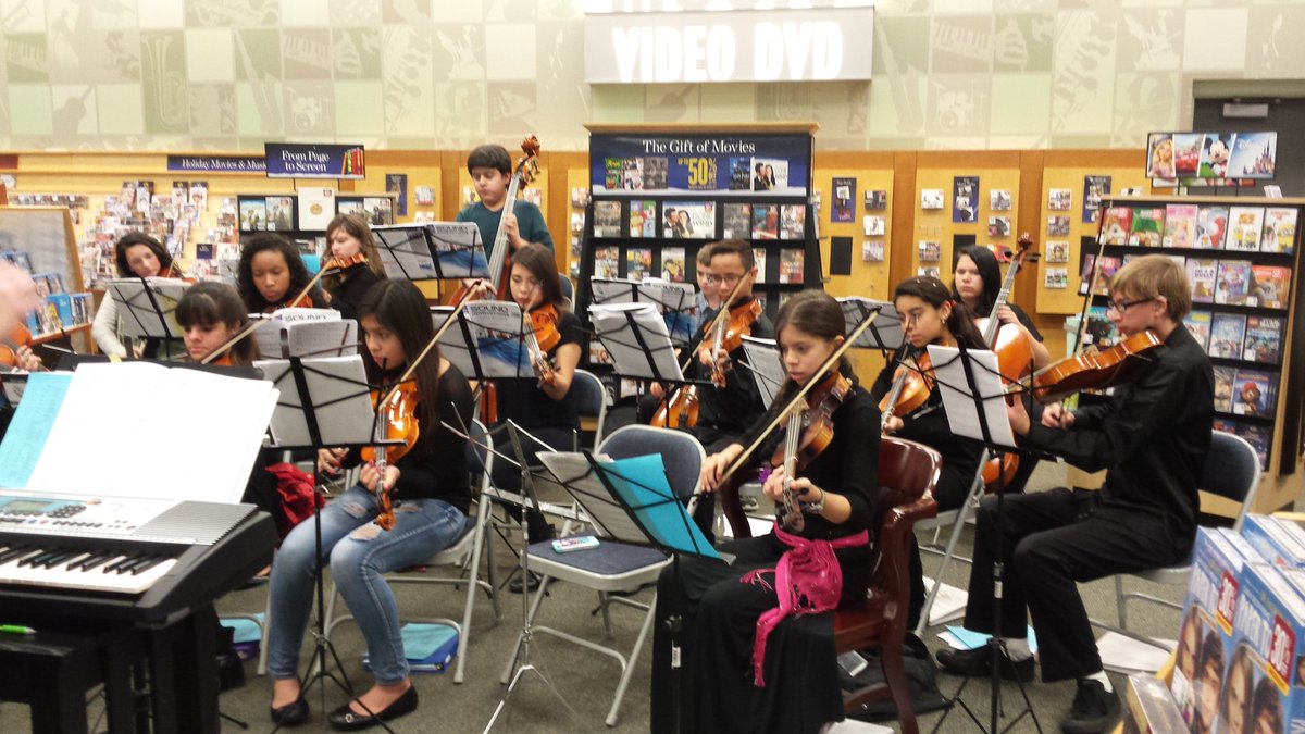 organizedtoday's tweet photo. Metcalf Jr High string orchestra rocking the holiday music at Barnes and Noble! #one91 https://t.co/ckw3zZFgs3