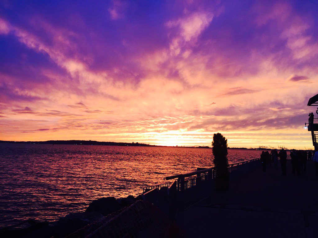 Red Hook Winery tweet media