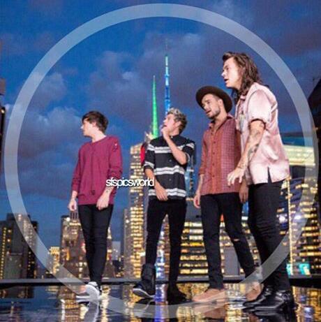 Laura072001's tweet photo. #amas #AMA1D https://t.co/Rgn1AXJALe