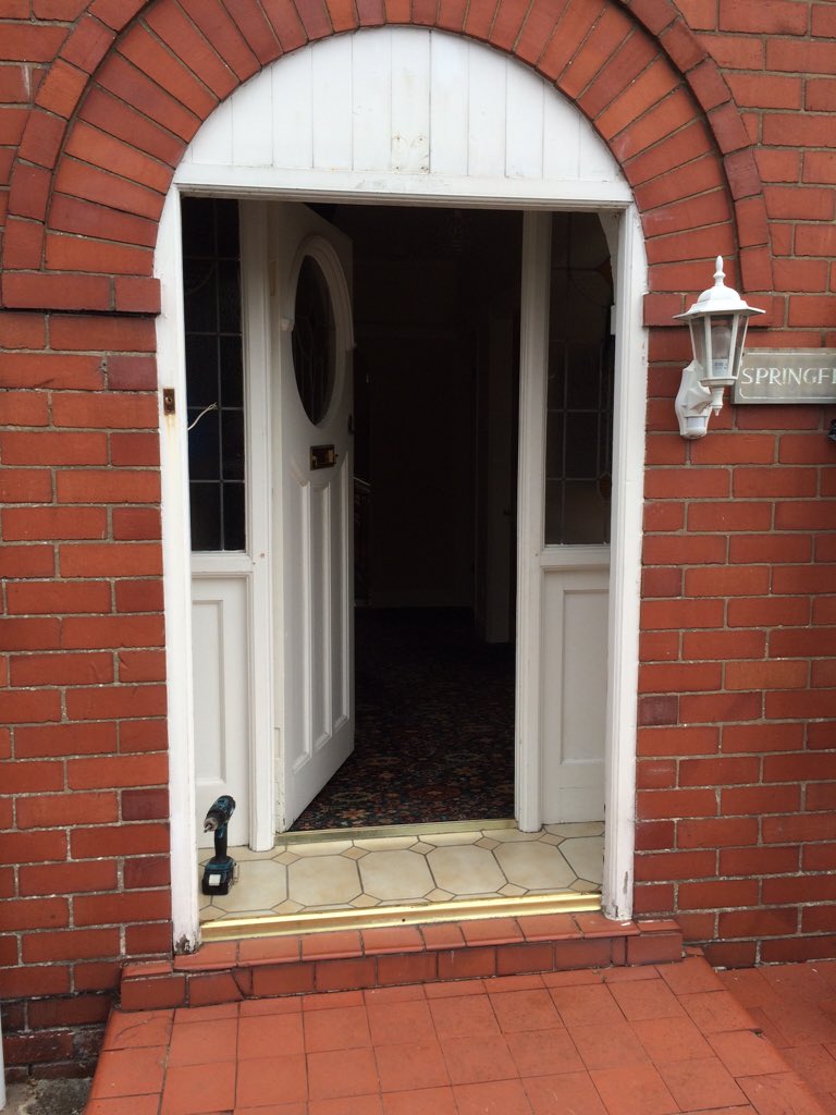 bps_wxm's tweet photo. Another happy customer #bps_wxm #newdoors #doors #greatprices https://t.co/hAZEXs3SR3