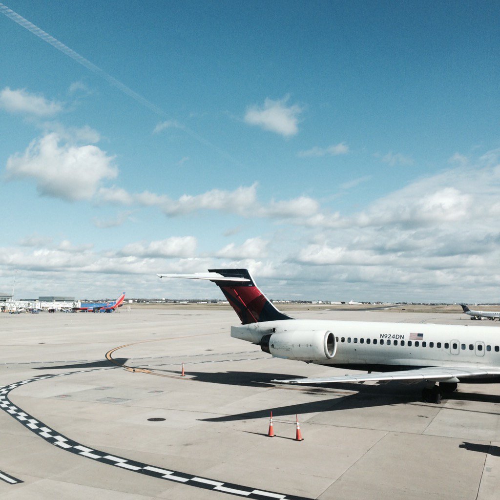 valentin_tintin's tweet photo. Dont usually say this about any other airlines but @Delta has never let me down. Off to #Paris, it is! #DeltaTakeoff https://t.co/qb6sxgggAH