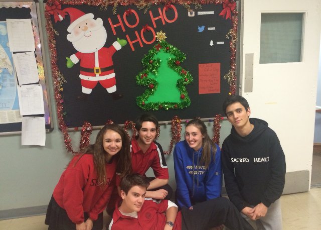 shshsc's tweet photo. Santa's lil helpers hard at work getting the bulletin board ready for kk week, don't forget your gifts!🎅🎁 https://t.co/woxiVpKEsM
