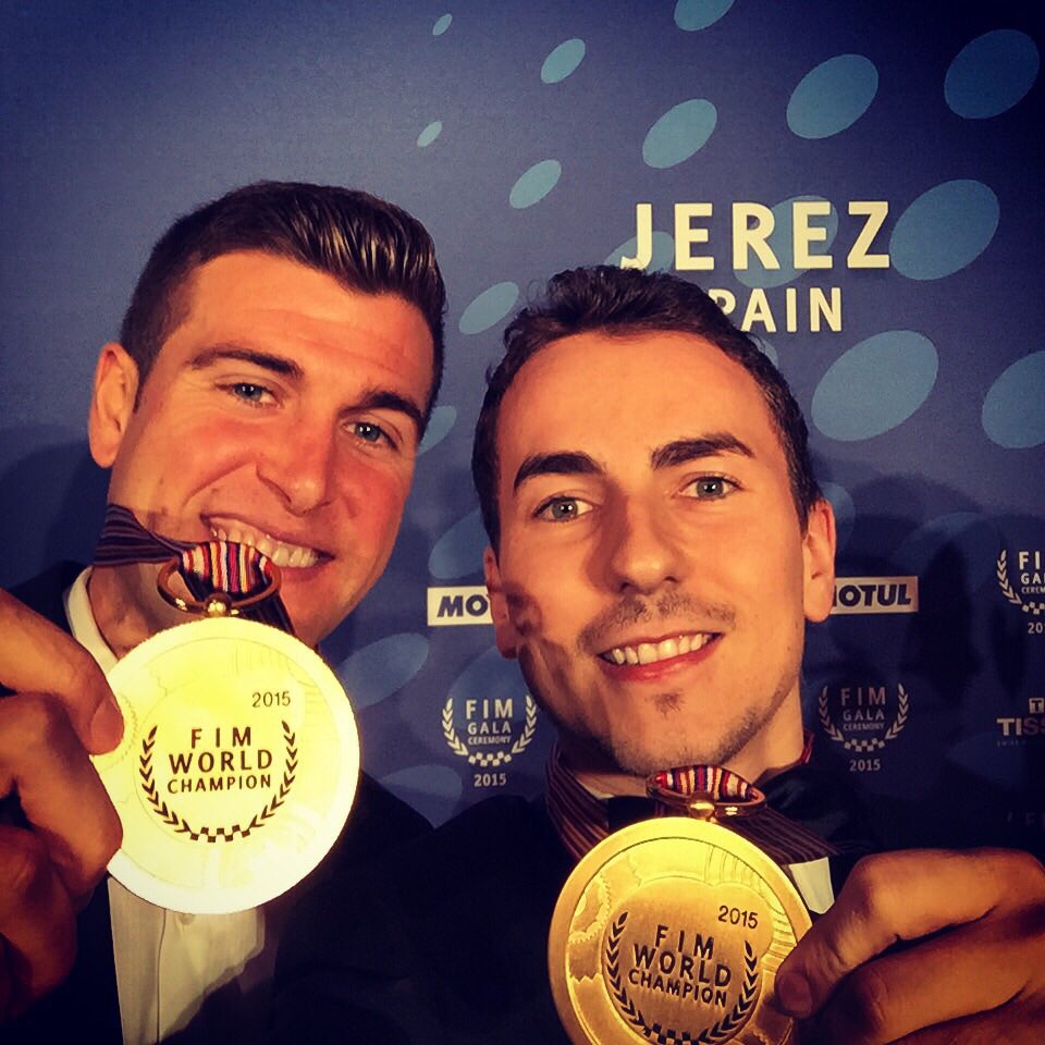 lorenzo99's tweet photo. #FIMGala2015 #JL99WC @RyanDungey https://t.co/Y2dcw5gOmC