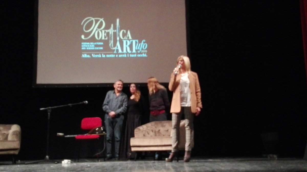 SchiappapietraD's tweet photo. Si conclude #Poetica: Roberta Castoldi duetta con Mauro Pagani sulle note di una bellissima canzone di De Andrè... https://t.co/RLqmodyB67