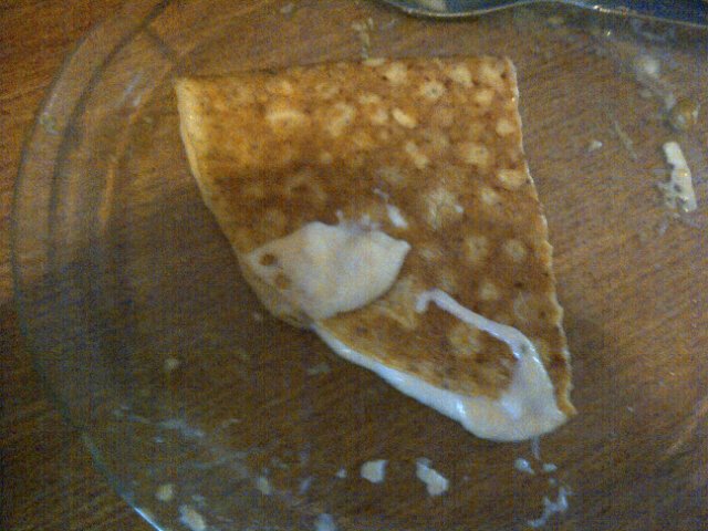 camy_cai's tweet photo. Comiendo un homelet con tomii https://t.co/yhWD5OQ1aL