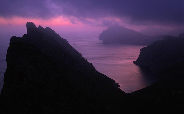 Mirad que preciosa es la Sierra de Tramuntana de noche... Bona nit!