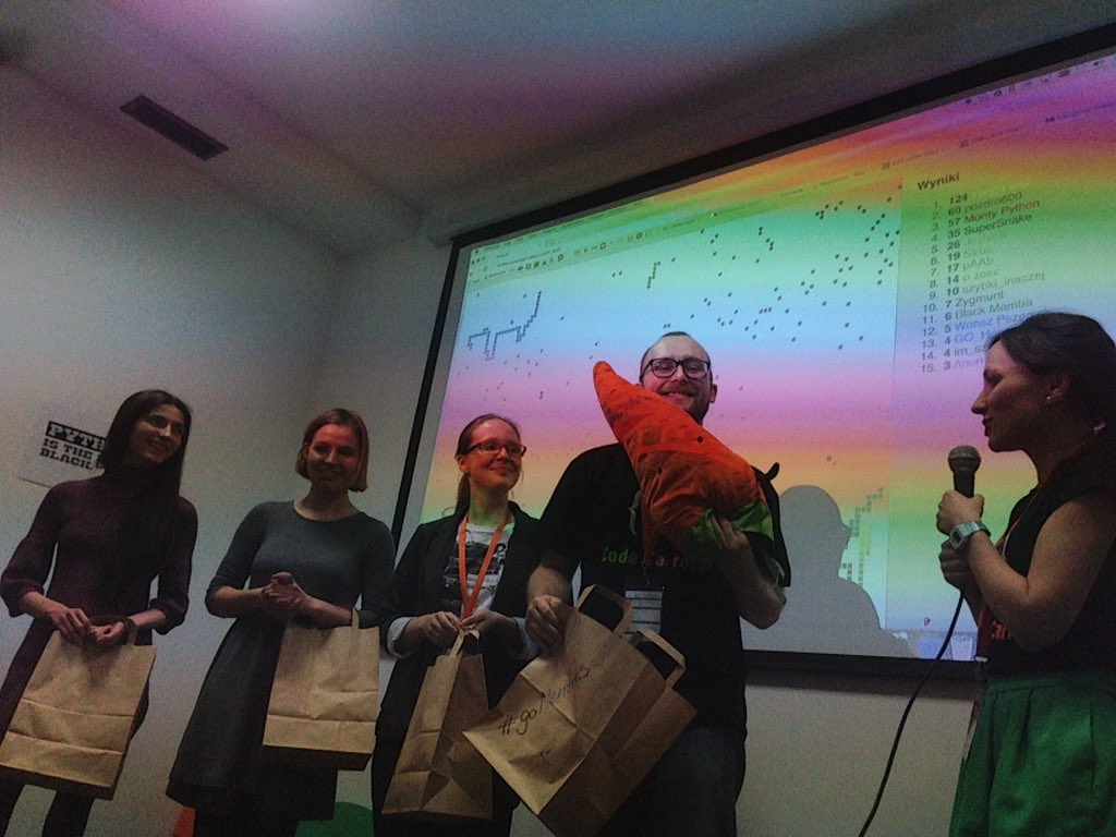 karaluszyca's tweet photo. Zwycięzca może być tylko jeden! #pycodecarrots! #snake :) #congrats https://t.co/jyCO6QZo2Z