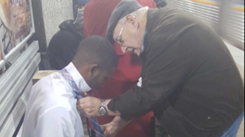xonecole's tweet photo. Who Is Teaching Our Young Men?: An Elder Gives A Quick Tie Tying Lesson On The Train https://t.co/ANUipuMxcu https://t.co/44ZnbWNinu