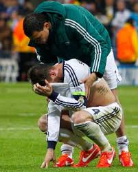 RMadridplus_'s tweet photo. Aquellos que han derramado una lagrima por su escudo, saben que el fútbol no es "solo fútbol" #Madridismo https://t.co/Z7pg1rdPxr