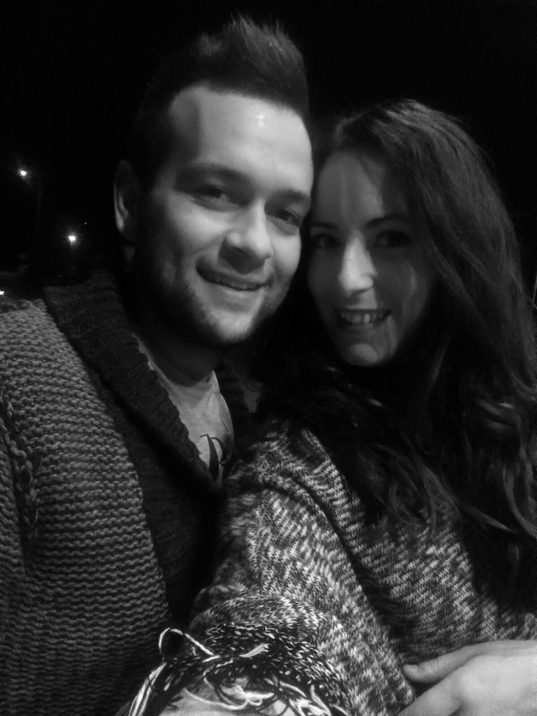josillo_'s tweet photo. Gracias por dejarme entrar en tu corazón, eres lo que no hay en este mundo, te quiero con locura  ❤pequeñaja ❤ https://t.co/HXShFQJmNA
