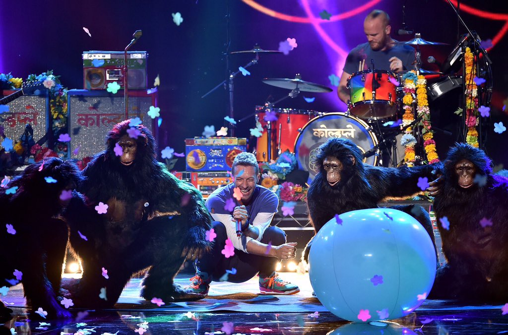 coldplay's tweet photo. #ColdplayAMAs #AMAs A https://t.co/jI9y6Lb6WD
