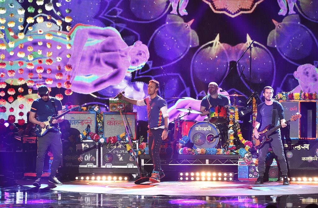 coldplay's tweet photo. #ColdplayAMAs #AMAs A https://t.co/jI9y6Lb6WD