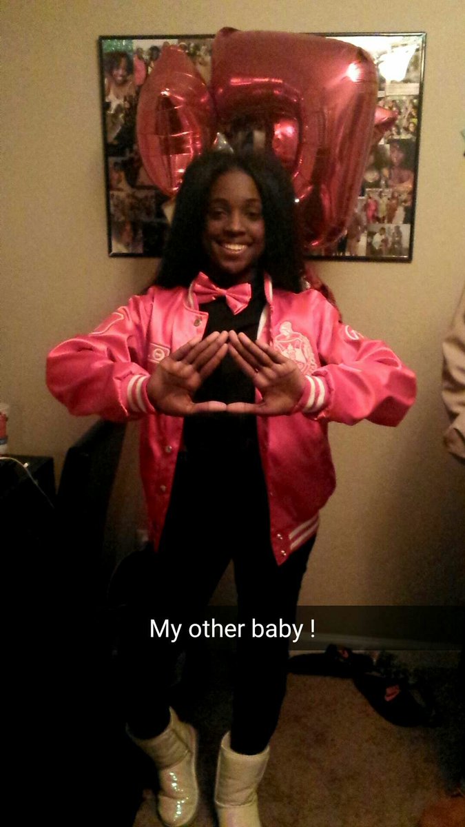 OMG_Its_Alex_'s tweet photo. My babies are Delta Women now ! https://t.co/269ejTSfZH