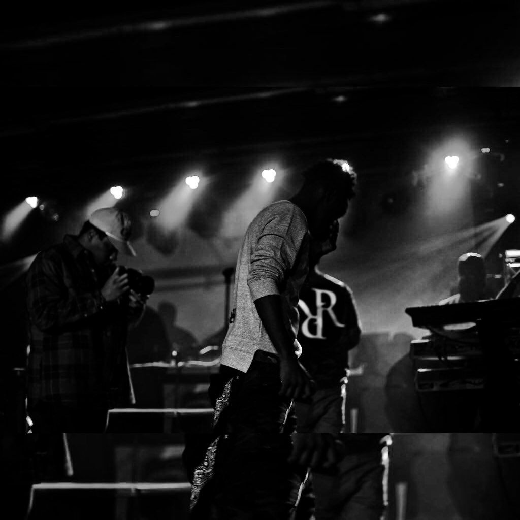 RichFlizzyFlow's tweet photo. Momma was a thug
Poppa was the plug
#RichFlowConcert 💎 https://t.co/OrieBgwvmV