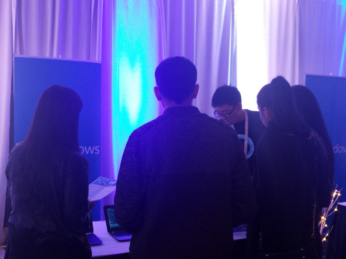 1920sbuster's tweet photo. The Source fam learning it uppp #WindowsWonderland https://t.co/6lFOPuQjAF