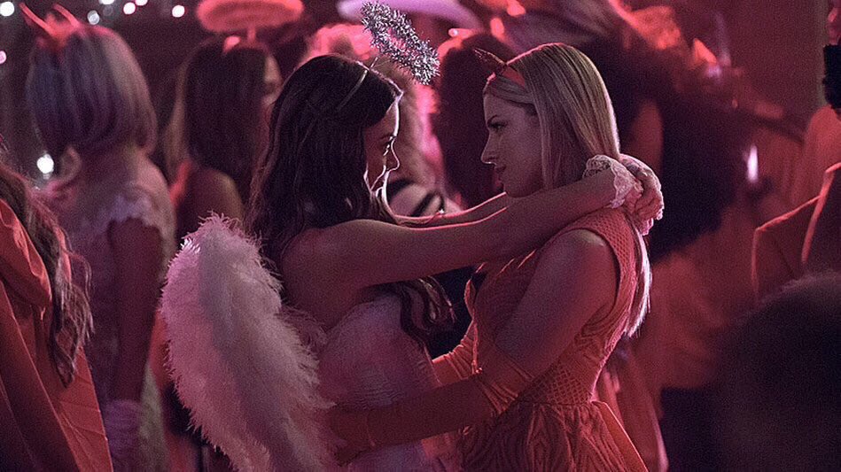 rtfavgay's tweet photo. nora and mary-louise - the vampire diaries https://t.co/fCRo5WJ13p