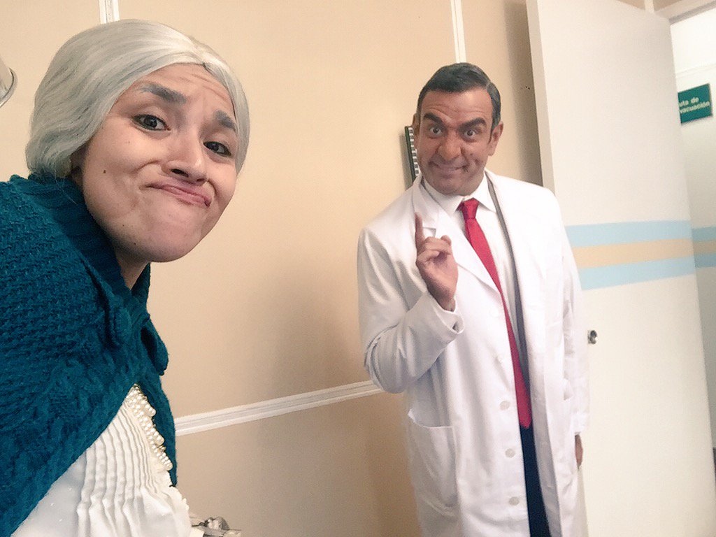 YekaRosales's tweet photo. Jajajaja con el Mr. Bean de @SANDARTI !!! @Parodiando https://t.co/MB9l0oNUAd