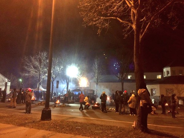 Harold_Jessen's tweet photo. There's still a strong crowd❤️ #Justice4Jamar #4thPrecinctShutDown https://t.co/ZKSrbURkuo