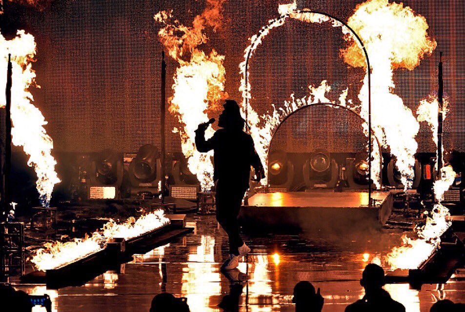TheHypnicJerks's tweet photo. Wow. @theweeknd was literally on fire... #TheWeekndAMA https://t.co/IAgplqBKpO