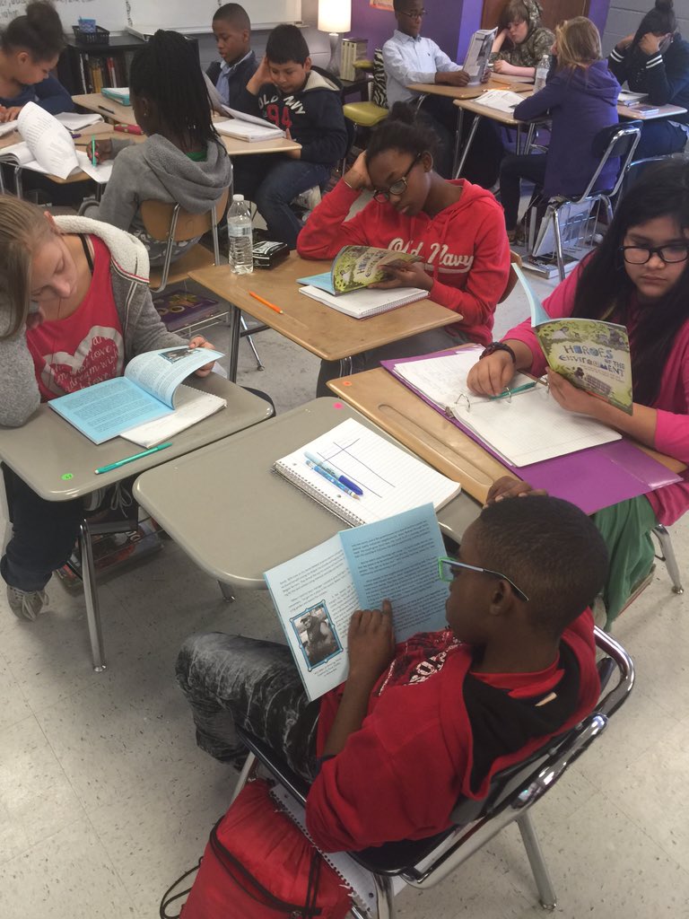 lauren_allinder's tweet photo. Literature circles reading for a purpose. What qualities do good leaders share? @TweetDCS_SMS #dcs2core https://t.co/yPBb0PcUKk