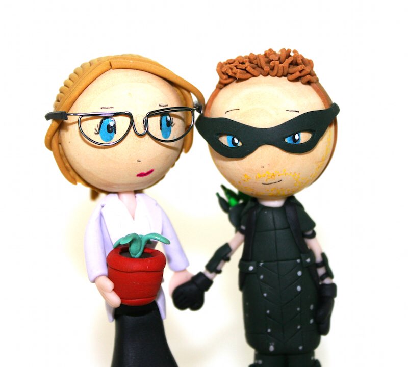 EmilyBett_ES's tweet photo. ¿Estais participando para conseguir esta pareja #Olicity? Solo seguir los pasos y un tweet con #ILoveDollEmilyBett https://t.co/3T4Z9UtZVX