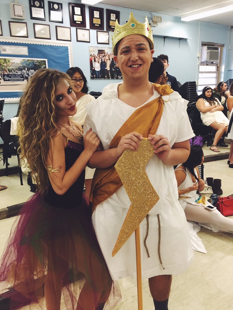 GChuppe's tweet photo. Currently having sing withdrawals😔 🐍⚡️🏆 https://t.co/I5ce7O9Oka