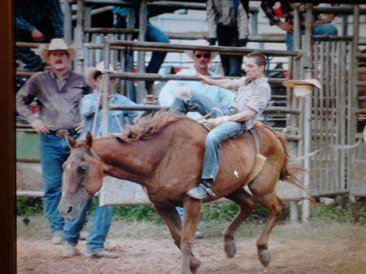 ChadrickRogers's tweet photo. Fownd me a horse an I jumpd on it https://t.co/Wuh6wxnUgK