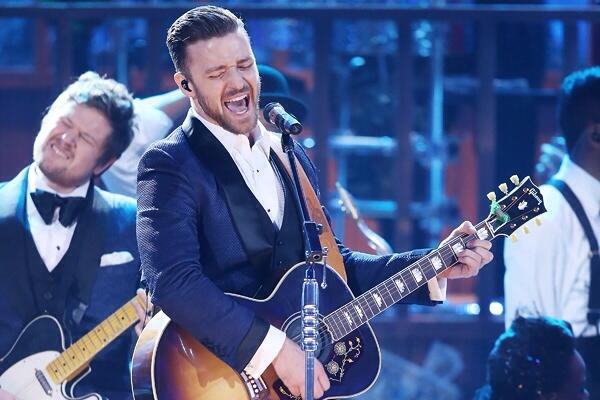 SILVIA_ivp's tweet photo. 🌟🙏🎸🌟 @jtimberlake #AMAs #AMAs2013 #TNKids #DrinkYouAway  #ATennesseeMan https://t.co/7tnkrnfBCH