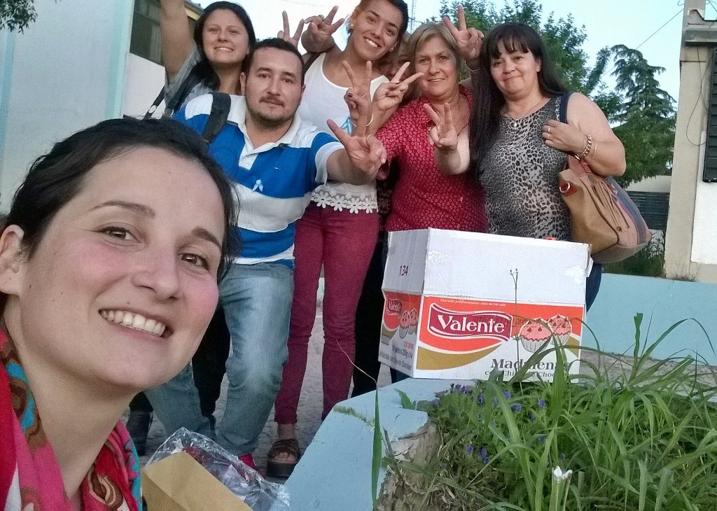 leti_bentancur's tweet photo. #Parana #EnteRios fiscales de TU voto! No perdemos las esperanzas! #yoVoteAScioli #ScioliPresidente https://t.co/RCJ1lMMtJD