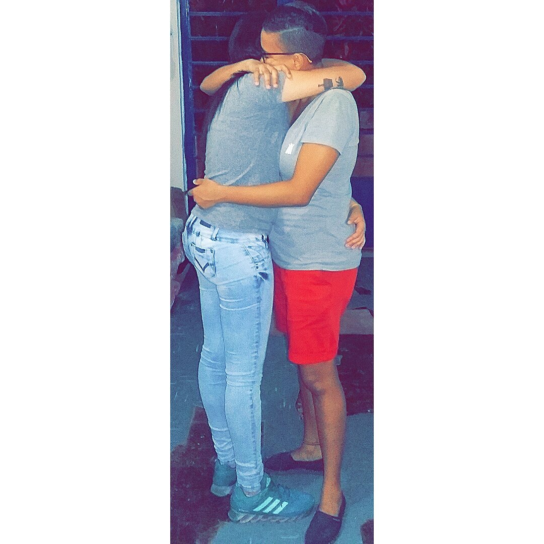 jaaq_maattos's tweet photo. Te abraço e sinto coisas que eu não sei dizer, só sinto com você. 👭💘 #bee #Minhamor 😍 https://t.co/x8APz91NeU