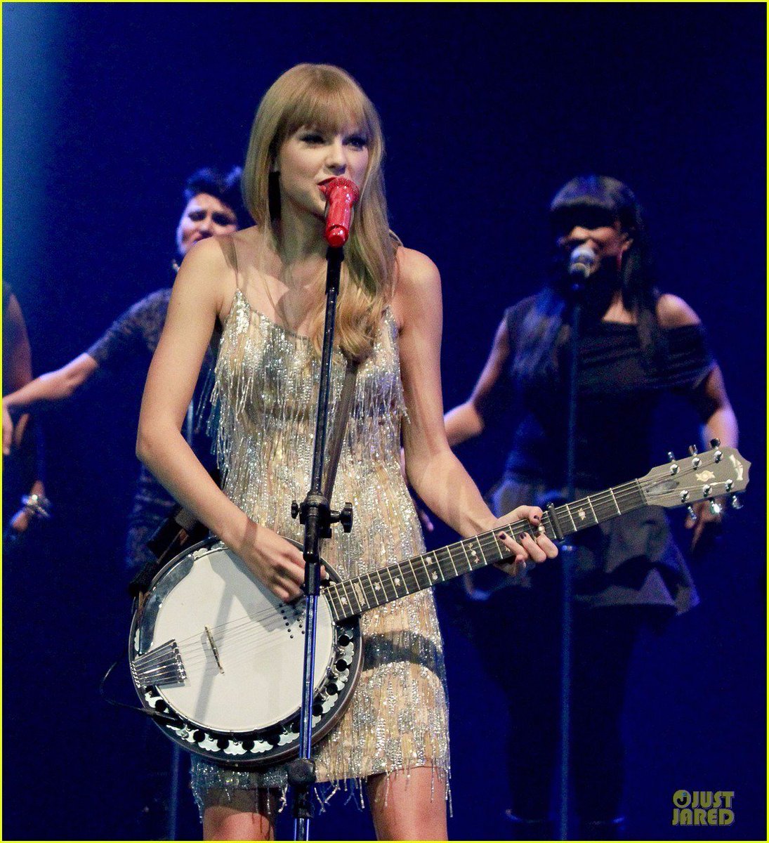 JamesFrancoCF's tweet photo. Taylor Swift performa "Mean" (seu atual single) no programa da Ellen. https://t.co/tqMLQ8nlGG