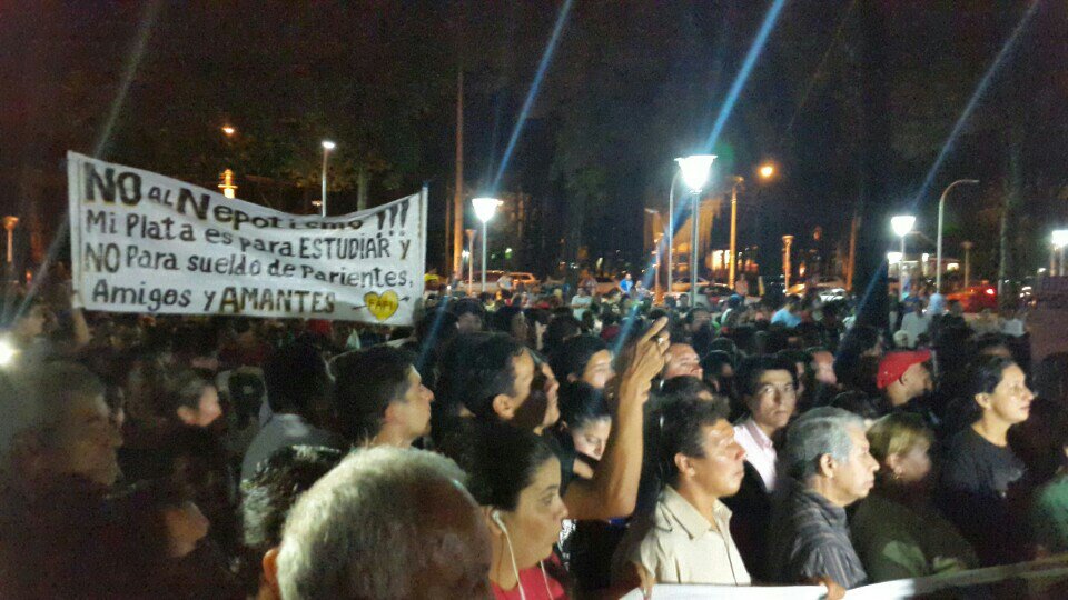 JuanjiDaSilva's tweet photo. #AAM #FAFISeDefiende (@ Plaza de la paz in Ciudad del Este w/ @rakeldaselva) https://t.co/YvS71ebGad https://t.co/dxsLcLZ4tB