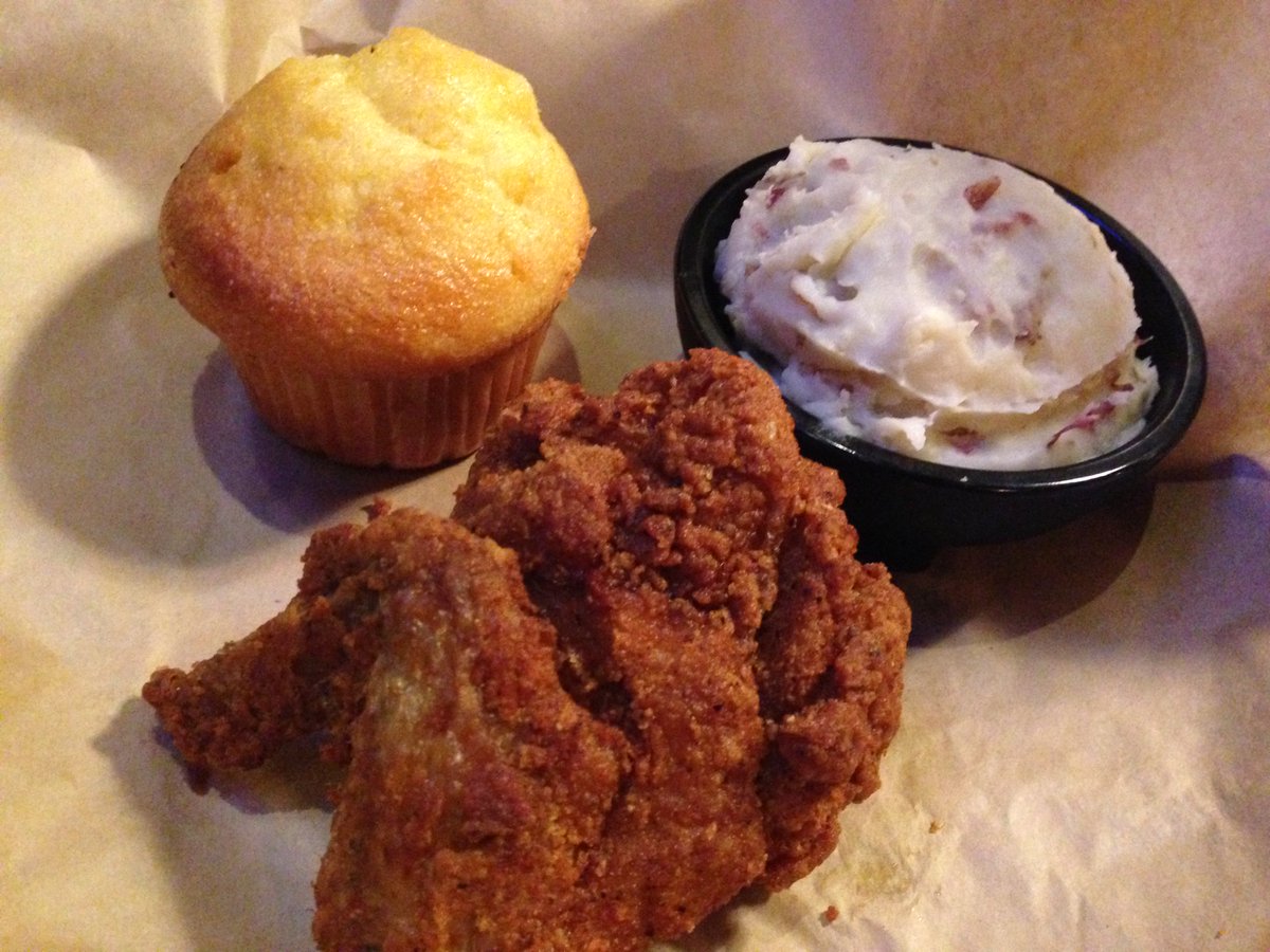 2DudesWhoLoveFo's tweet photo. @Famous_Daves has a new entree in Maryland - and it's not #BBQ. #HocoFood #YumCity... https://t.co/grsH3LQUVt https://t.co/Axau5vrkZm
