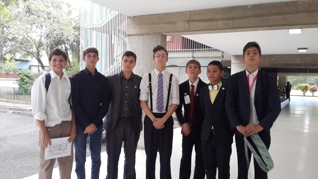gabo96ortiz's tweet photo. Nuestros muchachos de @ISMUN_IE dejando en alto el nombre del @inescuela en @CEAMUN seminterno, delegacion hermana https://t.co/GKaKL61mba