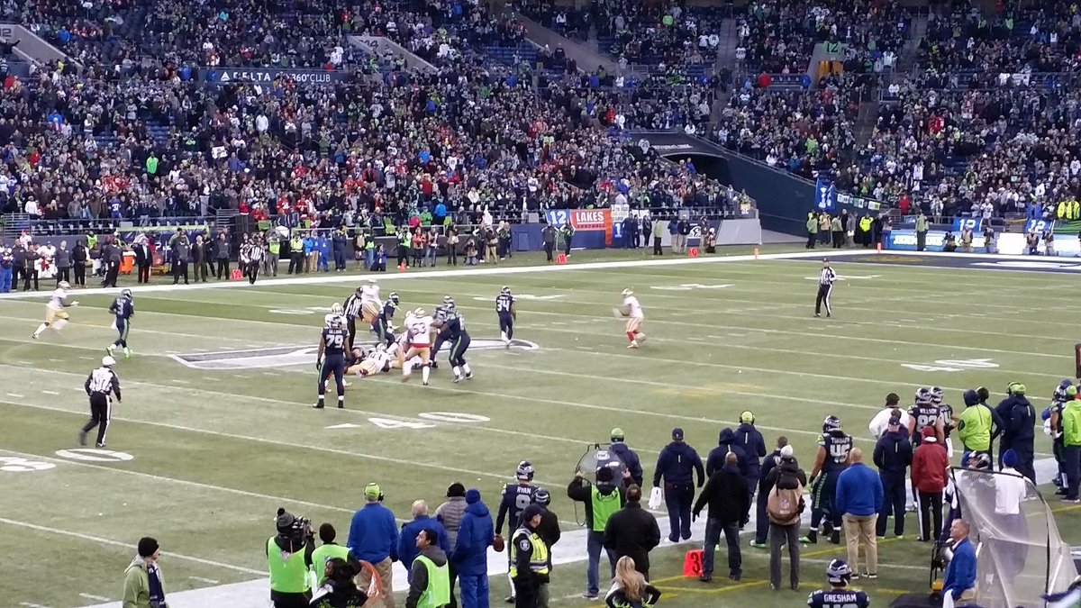 ScubaSteve_33's tweet photo. Thomas Rawls breaking free again! Over 200 yards! #RawlsRoyce #GoHawks #SFvsSEA https://t.co/eun2q7siNe