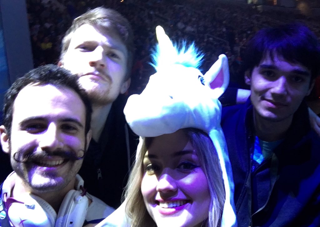 NaomiKyle's tweet photo. Really loving this e-sports crowd and the casters are so awesome!!! #LOT #ESLVR #IEM #JauntVR #NaomiEverywhere https://t.co/HiqiHOXXqr