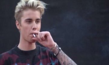 DamnitMaurie's tweet photo. Guess now everyone is gunna smoke while wearing a nirvana shirt - #AMAs #JustinBieber @KiSS925 https://t.co/Bv9TMTW41d
