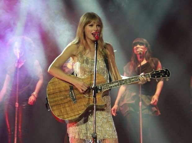 JamesFrancoCF's tweet photo. Taylor Swift performa "Enchanted" no programa da Ellen. https://t.co/aiDCWmV0yb