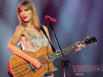 JamesFrancoCF's tweet photo. Taylor Swift performa "Enchanted" no programa da Ellen. https://t.co/aiDCWmV0yb