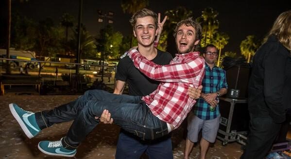 YourEDM's tweet photo. Watch @Zedd surprise fans, bring out @MartinGarrix and @OliverHeldens on tour
https://t.co/5zPsmKt2sn https://t.co/F5eQD4o5uC