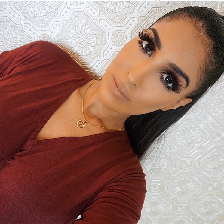 farahdhukai's tweet photo. 👹👹 👀 wearing @hudabeauty @shophudabeauty lashes in Scarlett 👄 lips are @maccosmetics self aware lipstick #hudabeaut… https://t.co/I9NoOFSut9