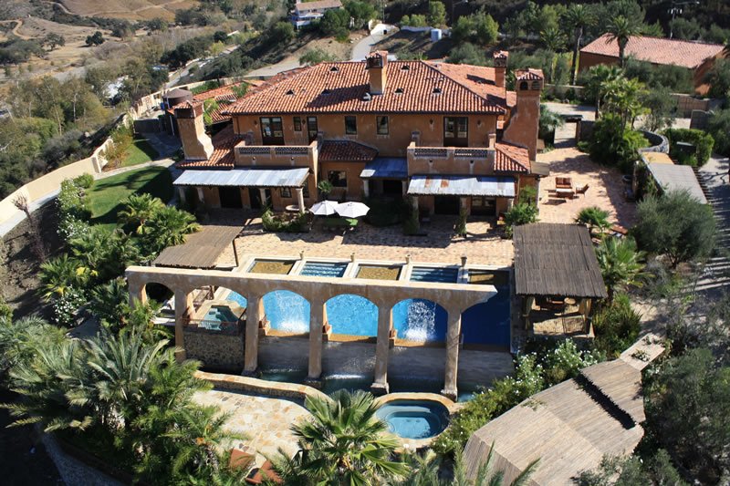 platlocs's tweet photo. #TheBachelor property now available for #film #event #rent contact @platlocs @rojehezra or https://t.co/G0jrJRYvRL https://t.co/MXNfAhzWru