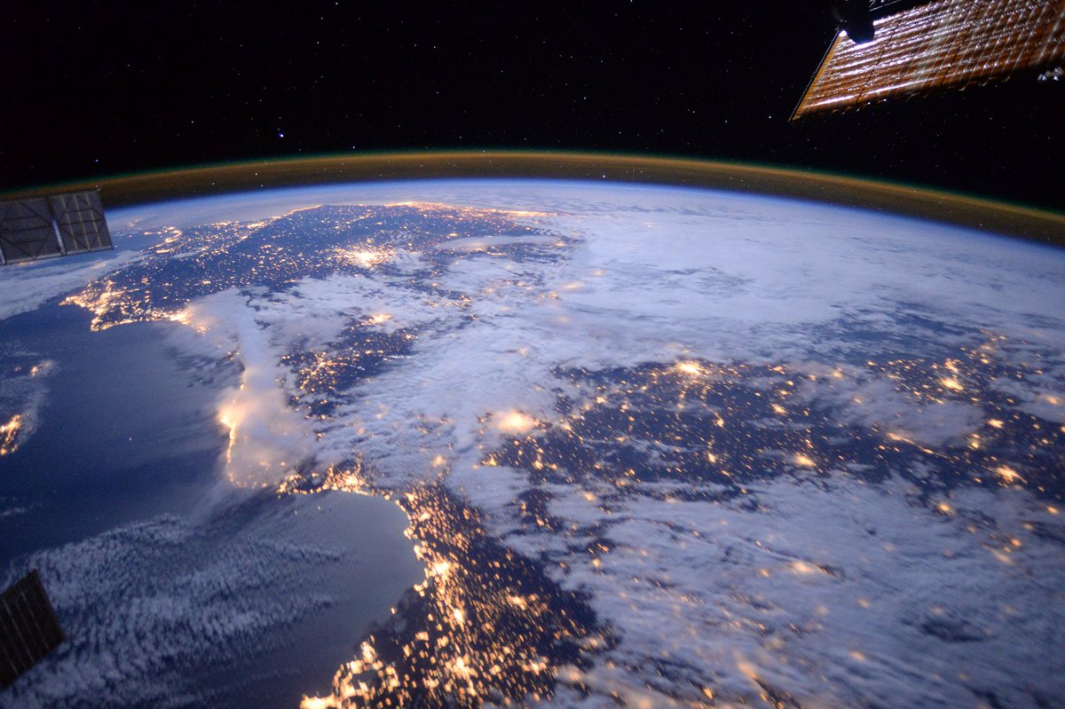 StationCDRKelly's tweet image. Day 240. Nighttime falls softly over #CostaDelSol and #FrenchRiviera. #GoodNight from @space_station! #YearInSpace