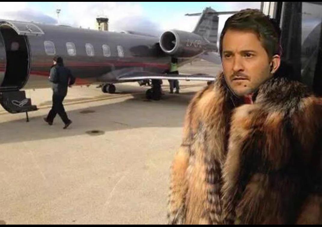 anascipioni's tweet photo. 🎧 vueeela vueela...no te hace falta equipaje...solo déjate llevar! #Brancatelli asistiré a tu despedida 😆🎉🎊 😂 https://t.co/CUvD9NVTR8
