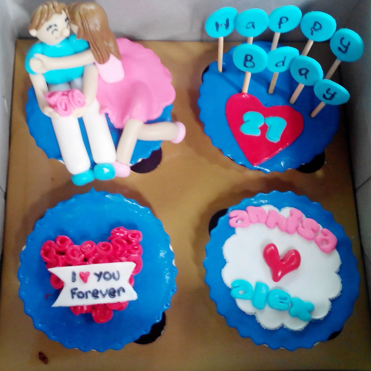 SnazzyCluster's tweet photo. Couple Cupcake 💑 https://t.co/83WcgyBgHg
