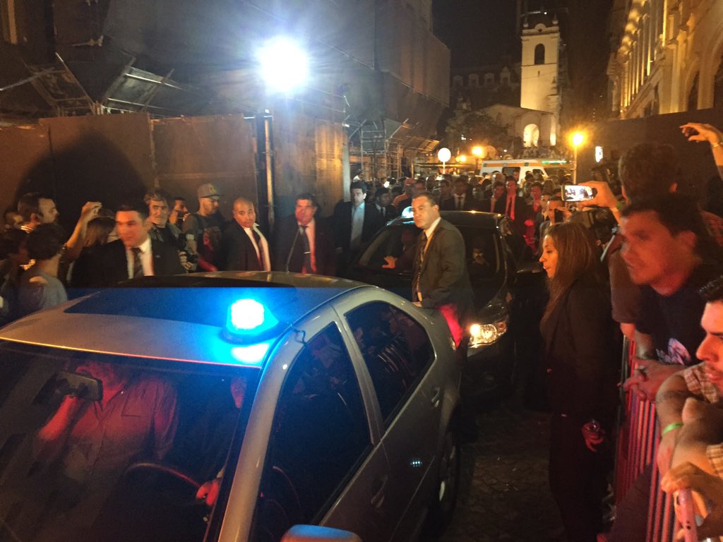 NicolasLucca's tweet photo. La custodia de Scioli le scaba de chocar el auto. No es tu día, Dani. #Elecciones2015 https://t.co/swMUcnSZco