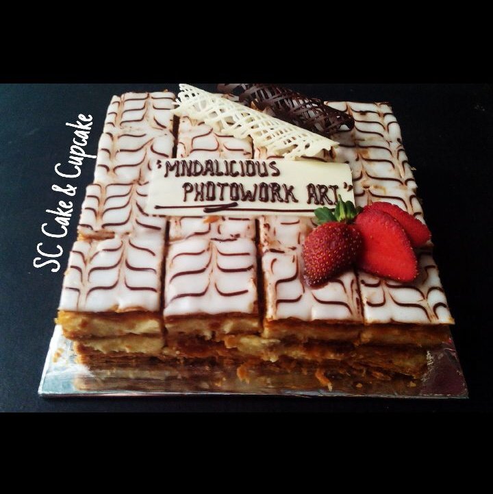 SnazzyCluster's tweet photo. Mille Feuille. Vanilla creme patisserie. Pastry khas Prancis dgn beberapa lapisan dgn butter berkualitas. https://t.co/eb65fxKx11