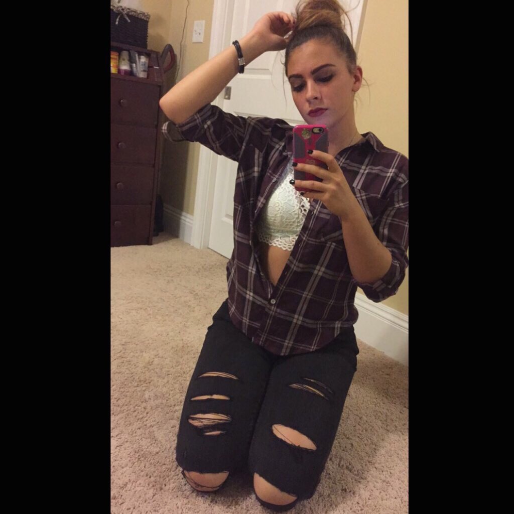 BADDBABEZ's tweet image. If you want a follow from @PizzaGia , like this 😍🔥😍