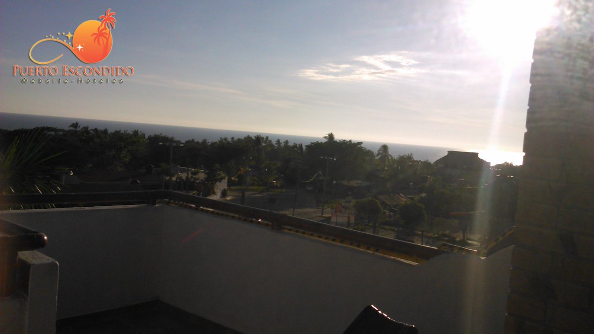 hotelespuerto's tweet photo. Atardecer en #PuertoEscondido Vista desde las habitaciones del Hotel Villas Xaibá https://t.co/2hZiJidqkp https://t.co/XZUlo75WaI